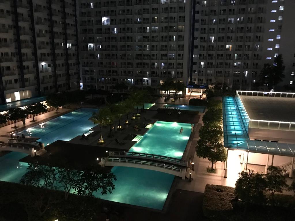 Condo with Balcony at Makati SM Jazz