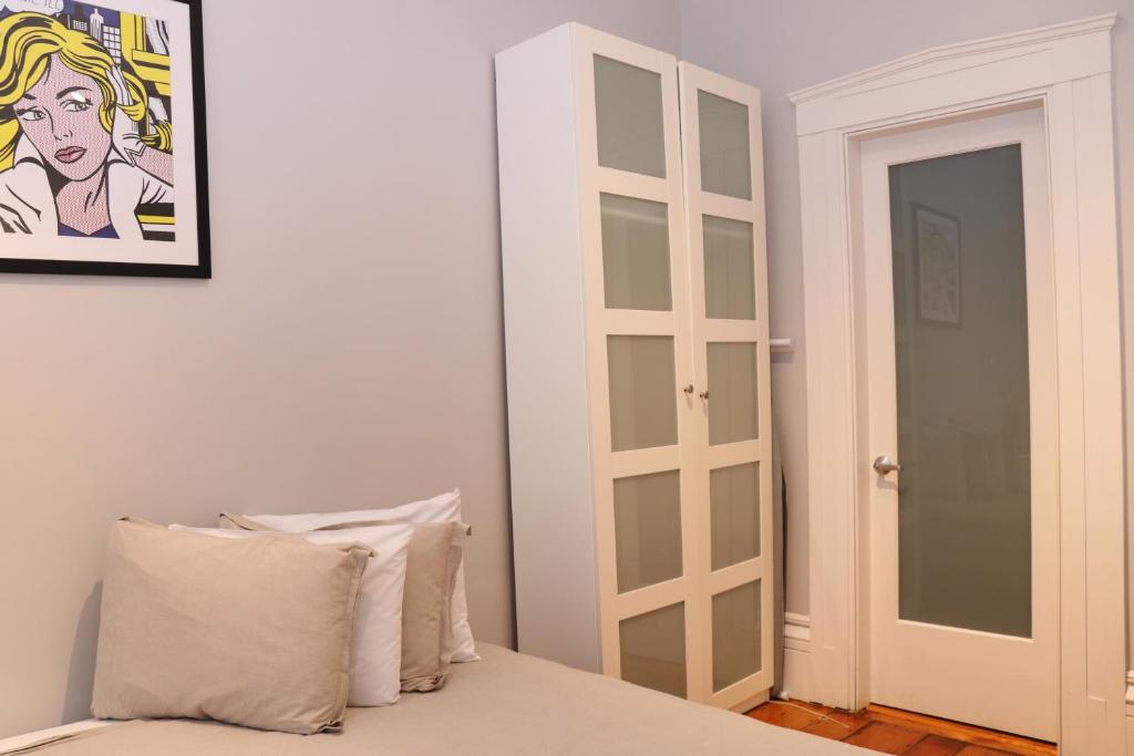 Downtown Beacon Hill, Convenient, Comfy Studio #1