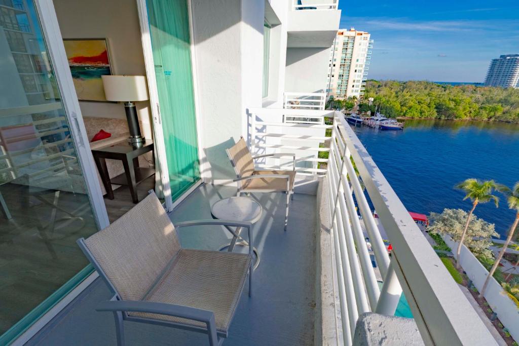 Intracoastal Waterview - Central- Fort Lauderdale - Steps to Beach